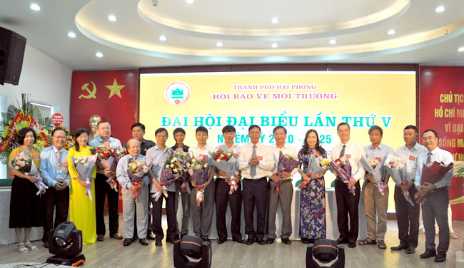 Ông[-]Bùi[-]Quang[-]Sản[-]tái[-]đắc[-]cử[-]Chủ[-]tịch[-]Hội[-]Bảo[-]vệ[-]Môi[-]trường[-]thành[-]phố[-]Hải[-]Phòng